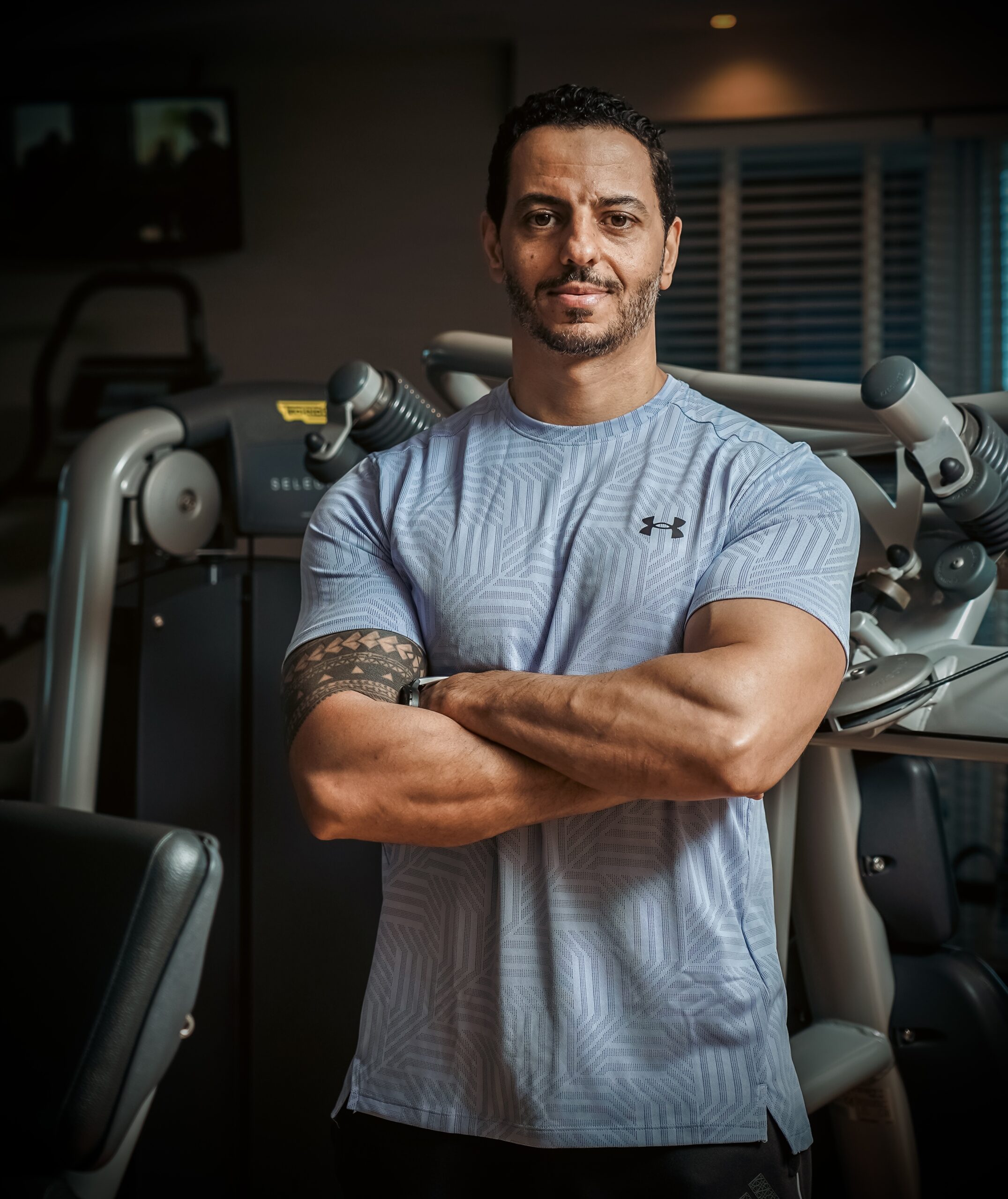 Personal trainer coaching client in Ras Al Khaimah gym